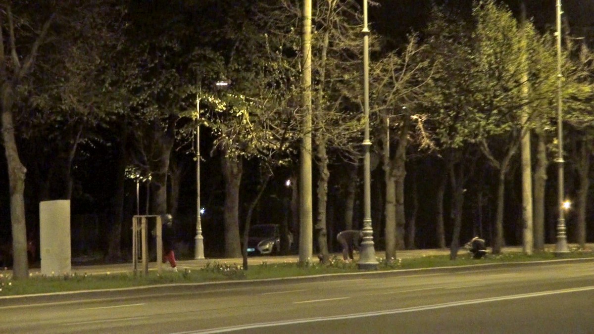 Cand au vazut camerele de filmar hotii au aruncat prada si au rupt-o la goana