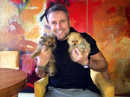 Catalin e froarte mandru de noile sale animale de companie