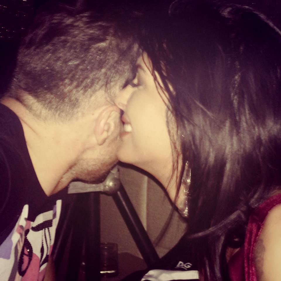 Fosta asistenta tv se simte bine in preajma tanarului