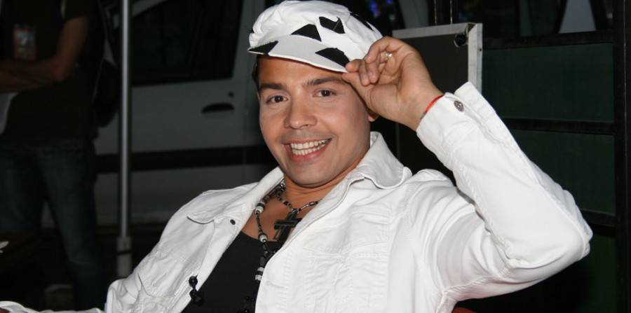 Jean obisnuieste sa se dea cu fond de ten