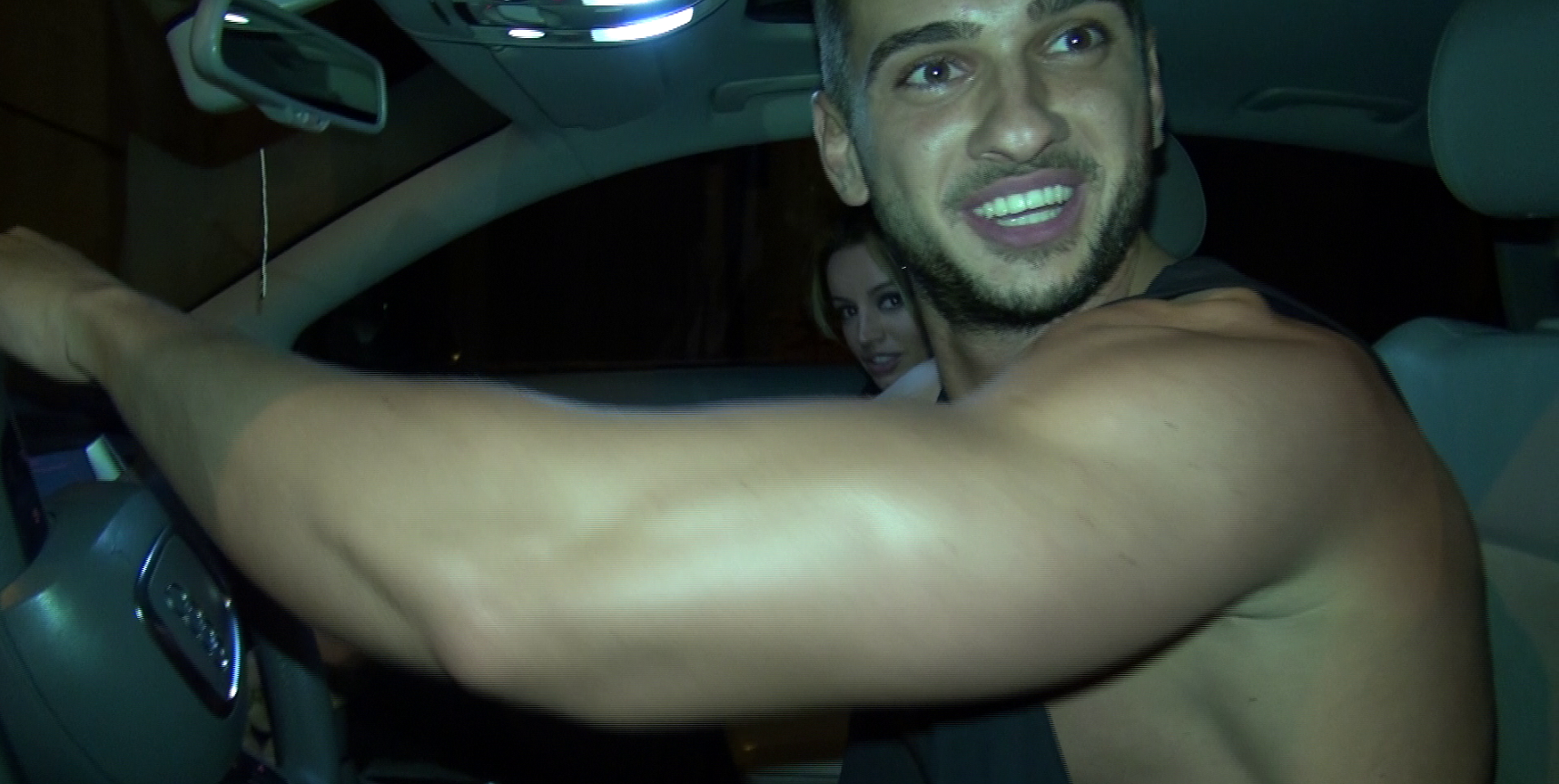 Dorian este pensat, bronzat si mereu cu o frizura la moda