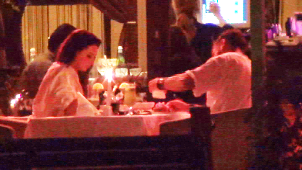 Si-a turnat patru sosuri in farfurie