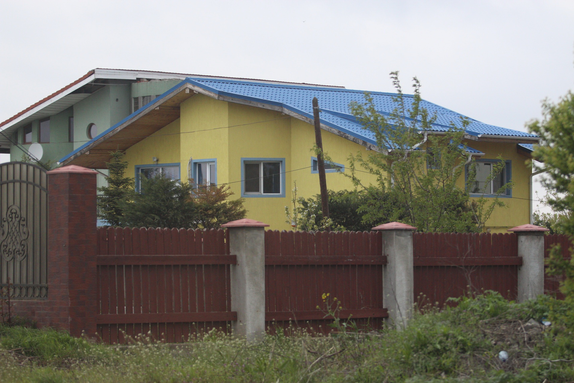 Fulga si-a construit vila cu piscina in comuna Berceni