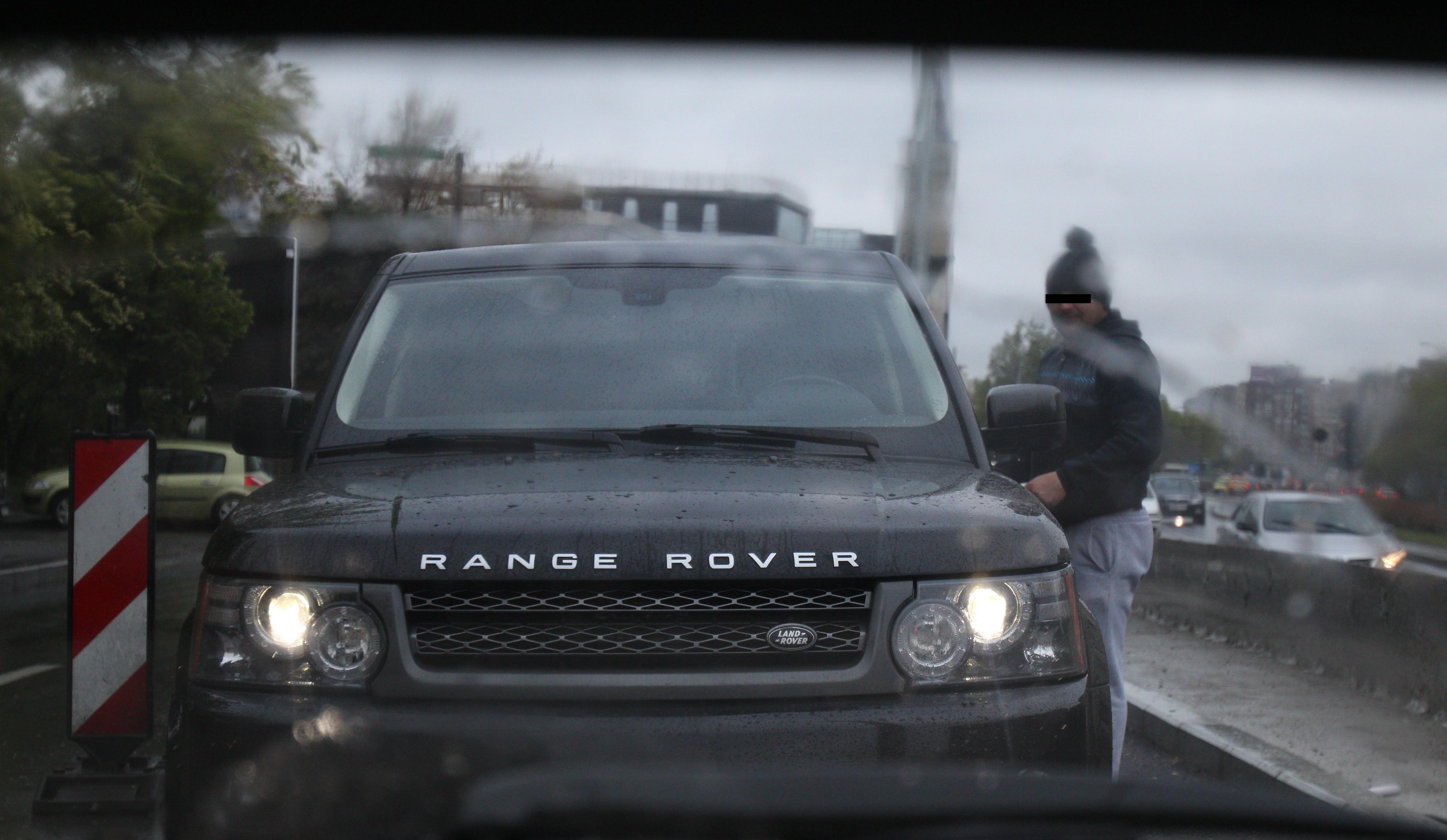 Fiul vraciului conduce o masina de 150.000 de euro