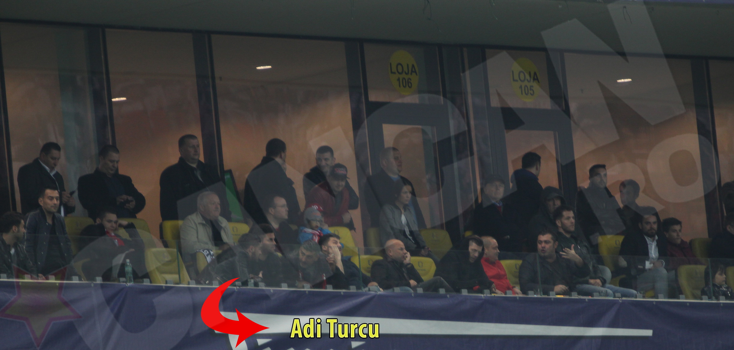 Adi Turcu nu a fost foarte atent la meci si a discutat cu prietenii sai