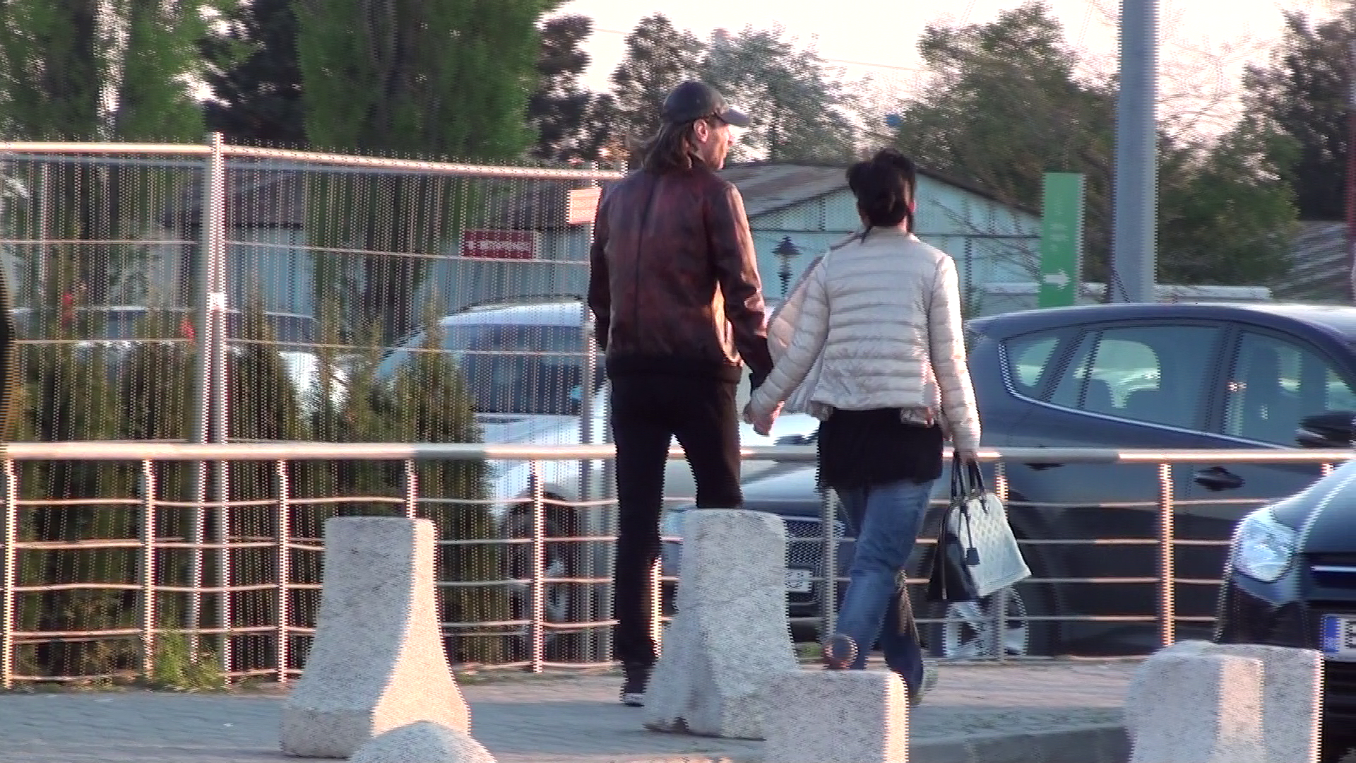 Cei doi n-au facut abstractie nici de gesturile tandre