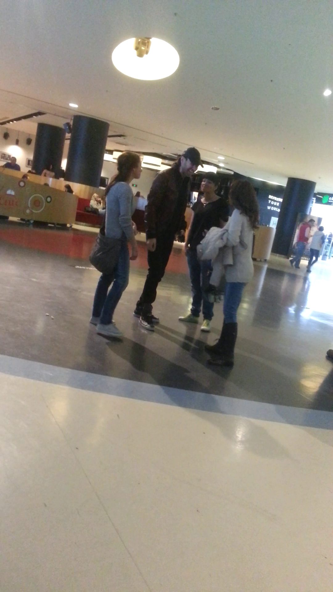 Alin a fost singurul barbat intr-o gasca de patru fete