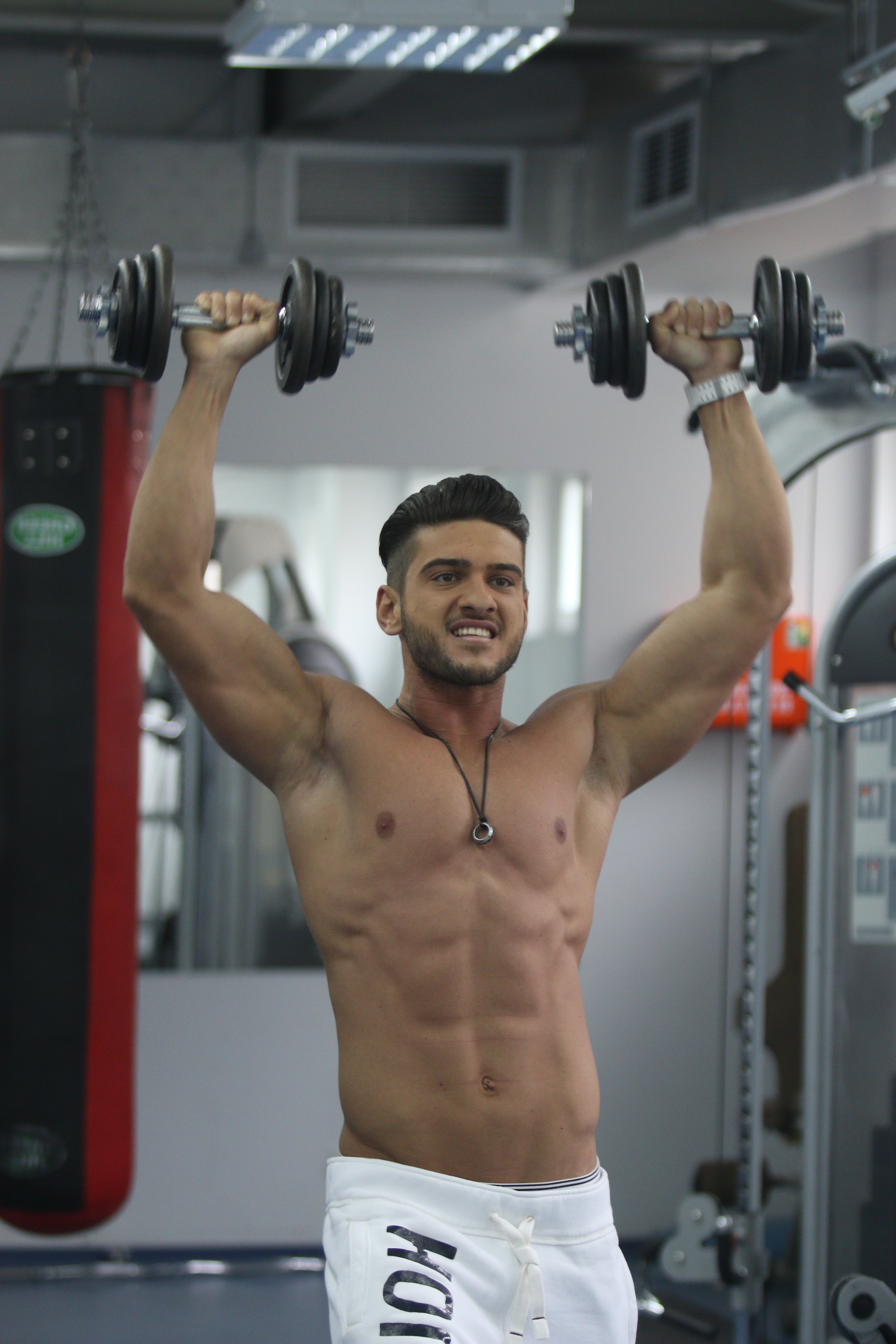 Dorian munceste din greu pentru a arata atat de bine