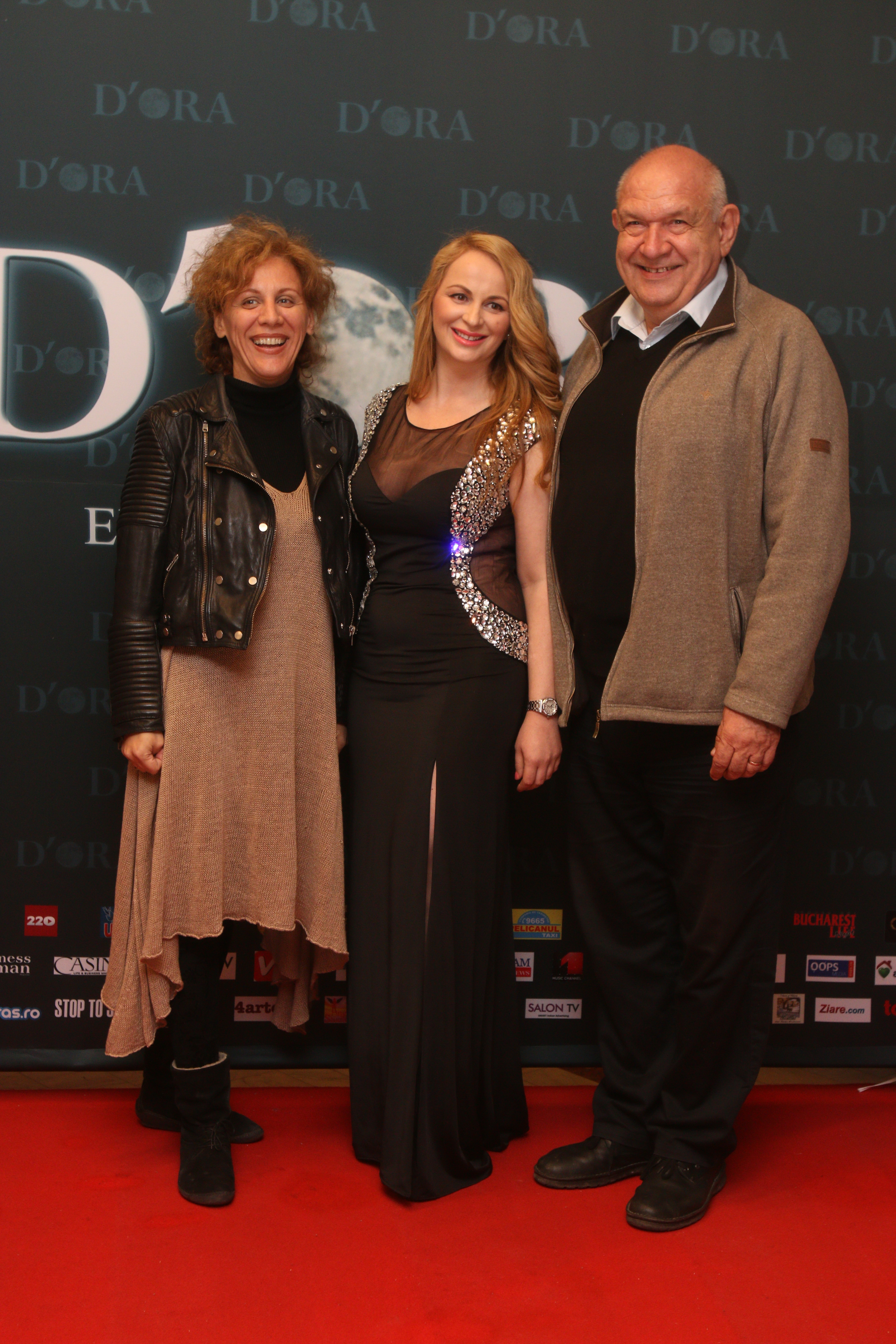 Valentin Teodosiu si sotia sa, Luminita Erga, s-au fotografiat alaturi de Delia Antal