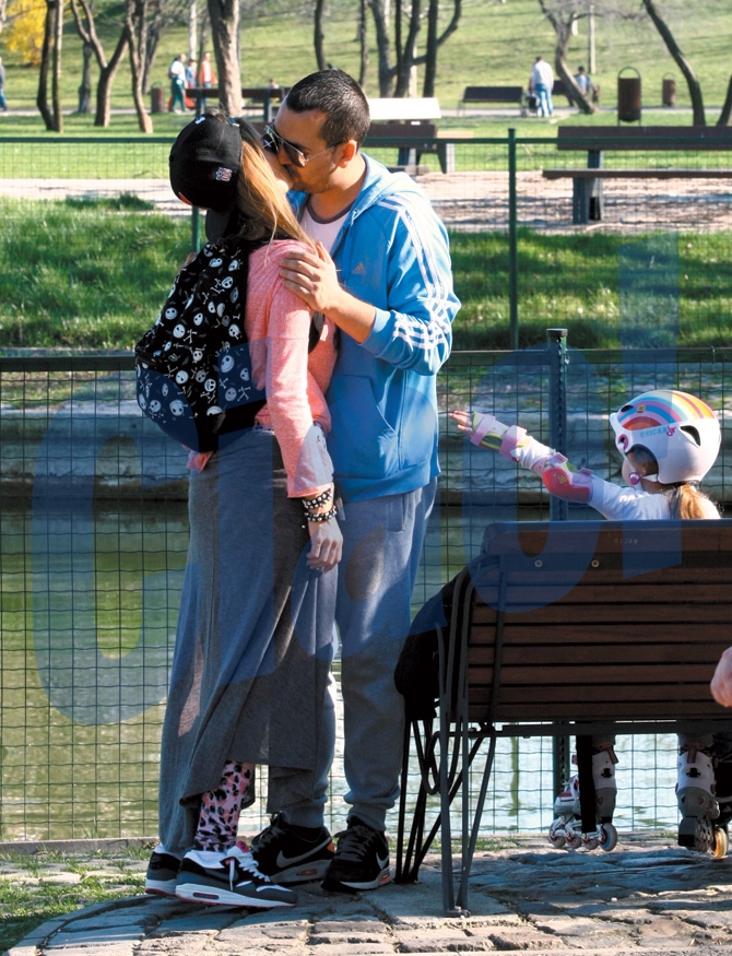 Si dupa mai bine de 20 de ani de relatie, Andreea si Lucian se iubesc mai ceva ca doi adolescenti