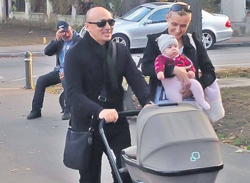 Marcel Pavel isi petrece tot timpul liber alaturi de micuta sa