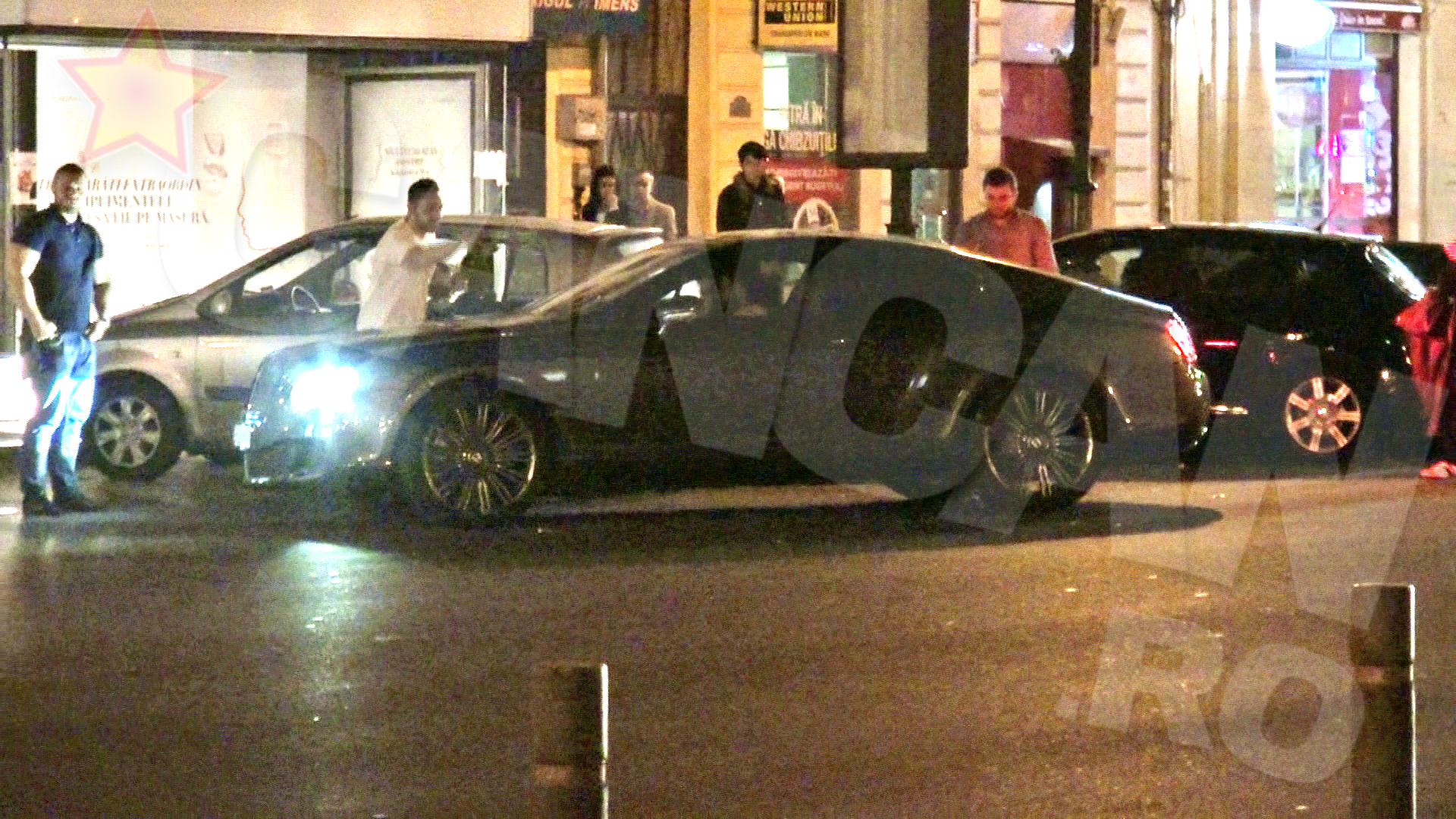 Tanarul a ramas cu buza umflata, insa a continuat sa o 