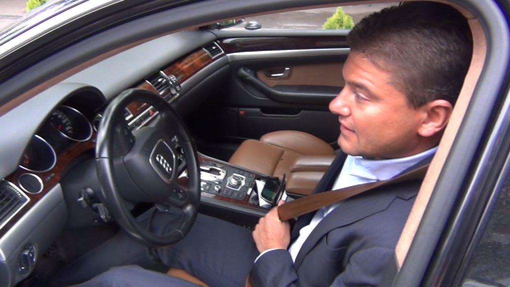 Boureanu a mai privit-o o data pe blonda cu care a luat masa