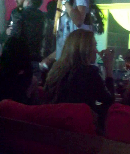 Iulia a dat semne ca se simte foarte bine in compania amicilor sai