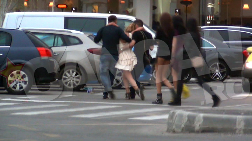 Noroc ca nu purta tocuri, altfel sigur ar fi ajuns cu pantofii distrusi acasa