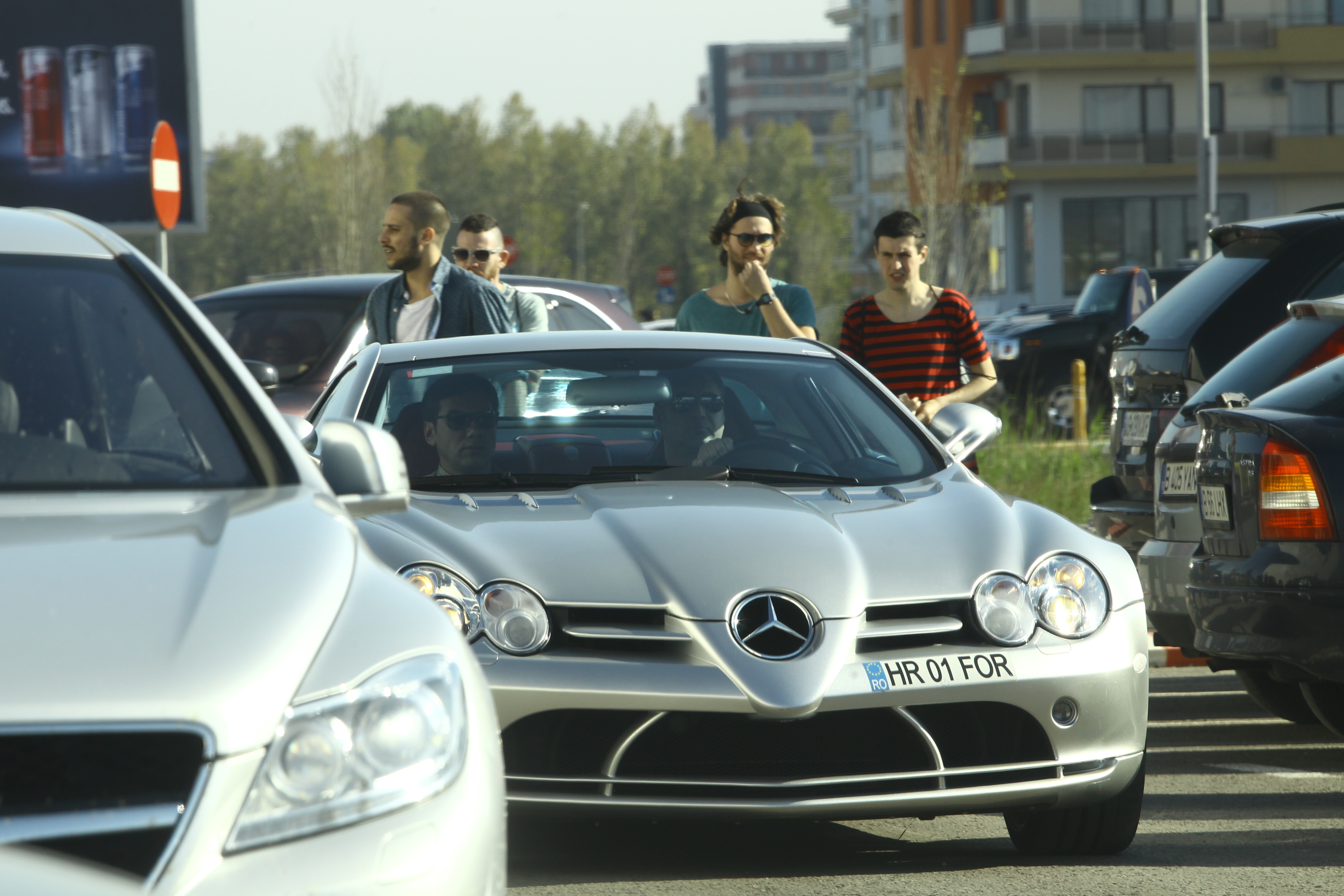 Zsolt a venit la mare alaturi de un prieten