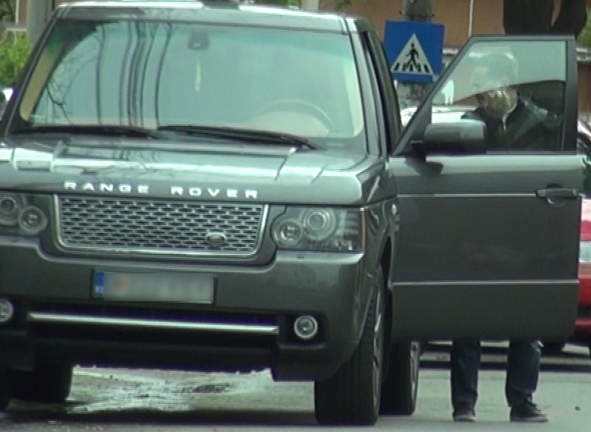 Si-a dat cu parfum chiar in strada