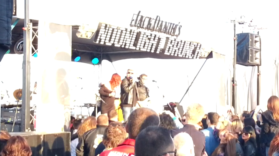 Andreea a urcat pe scena si l-a pipait pe Bittman