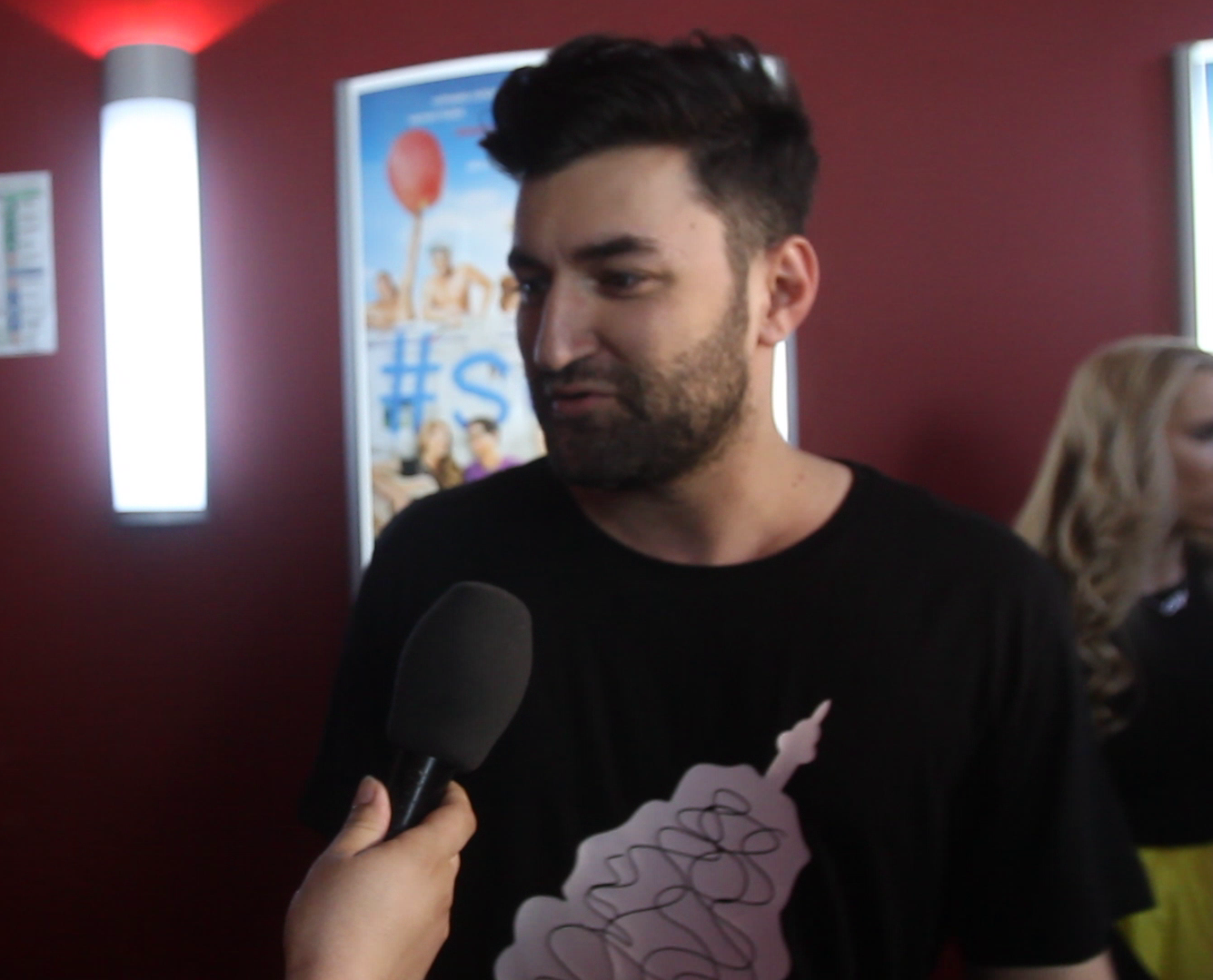 De obicei, Smiley se fotografiaza in curtea lui