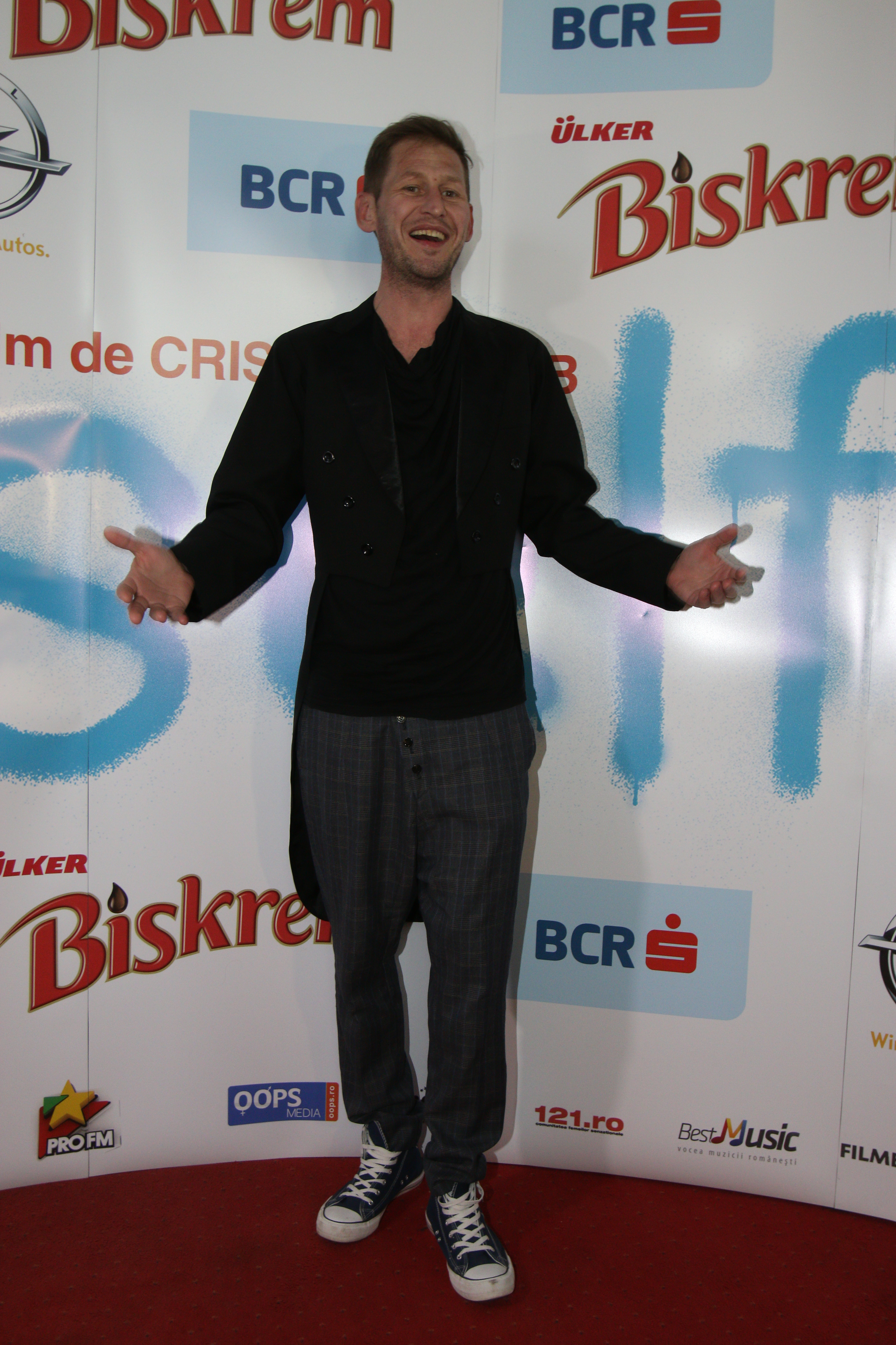 La trei luni de cand s-a retras din lumina reflectoarelor, Mircea Solcanu este la fel de surazator ca intotdeauna