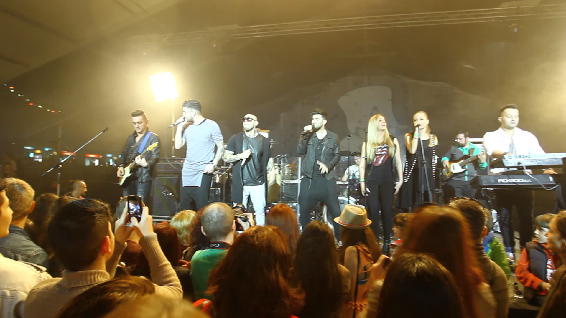 Smiley canta cu Oana Matache in formatie