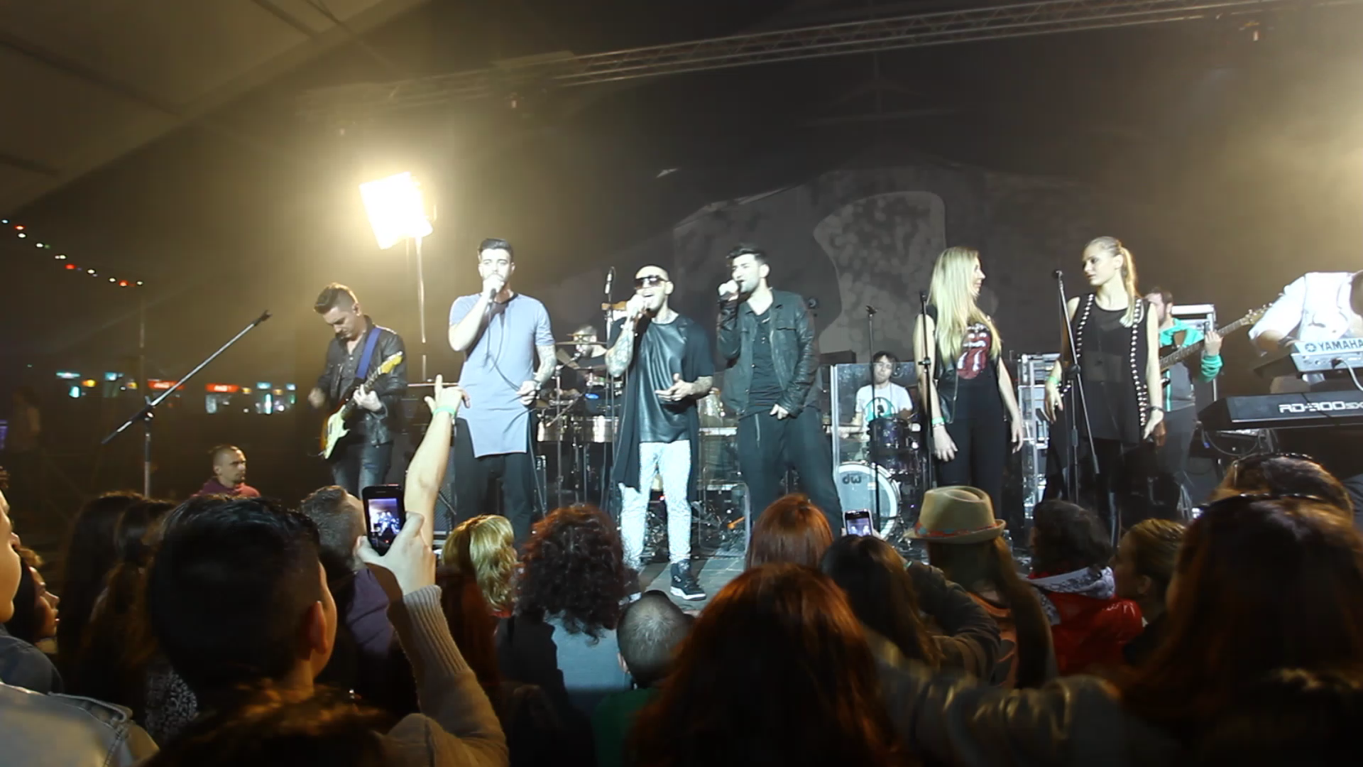 Tanara il insoteste peste tot in tara