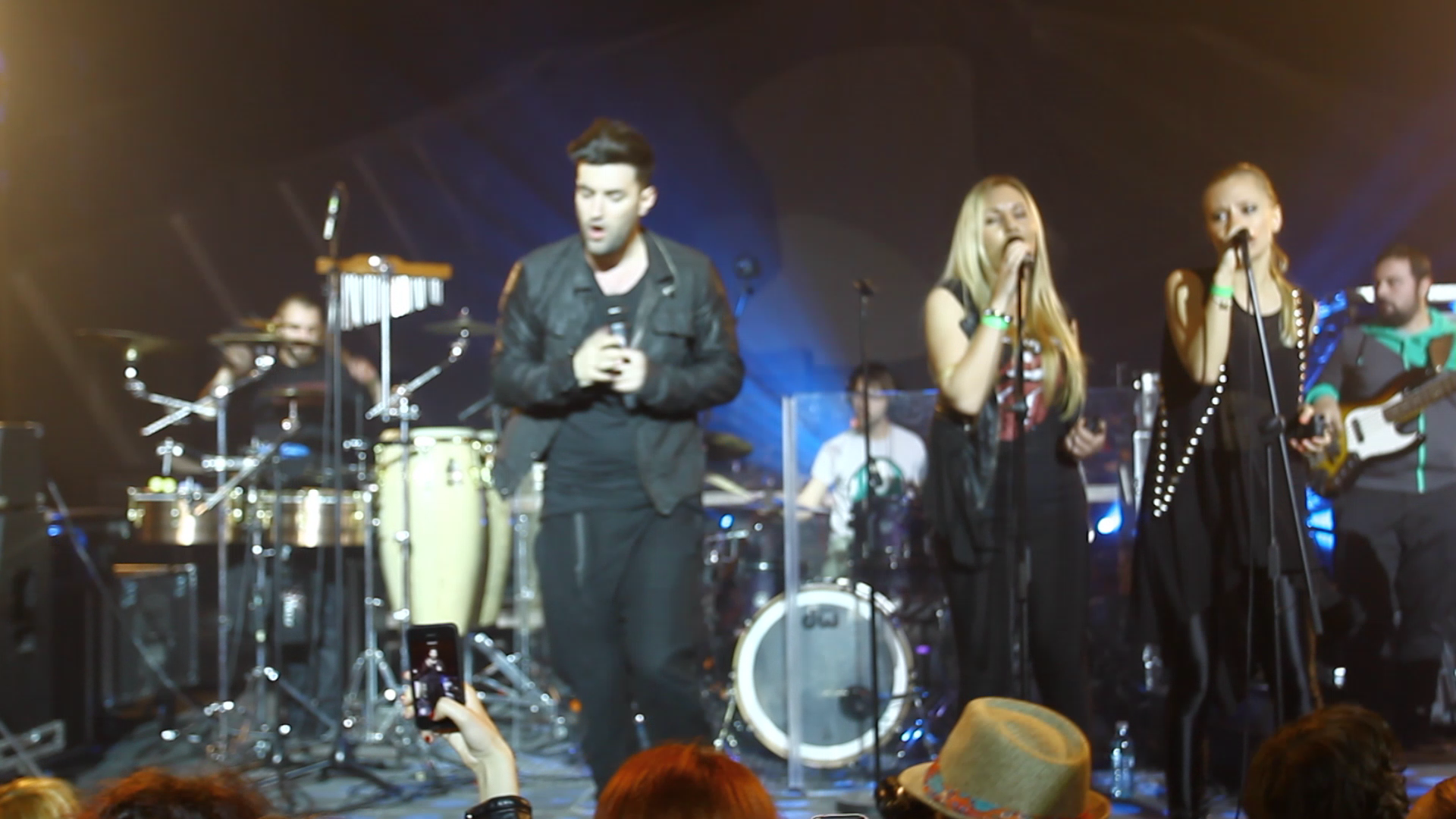 Oana isi vede constiincios de treaba