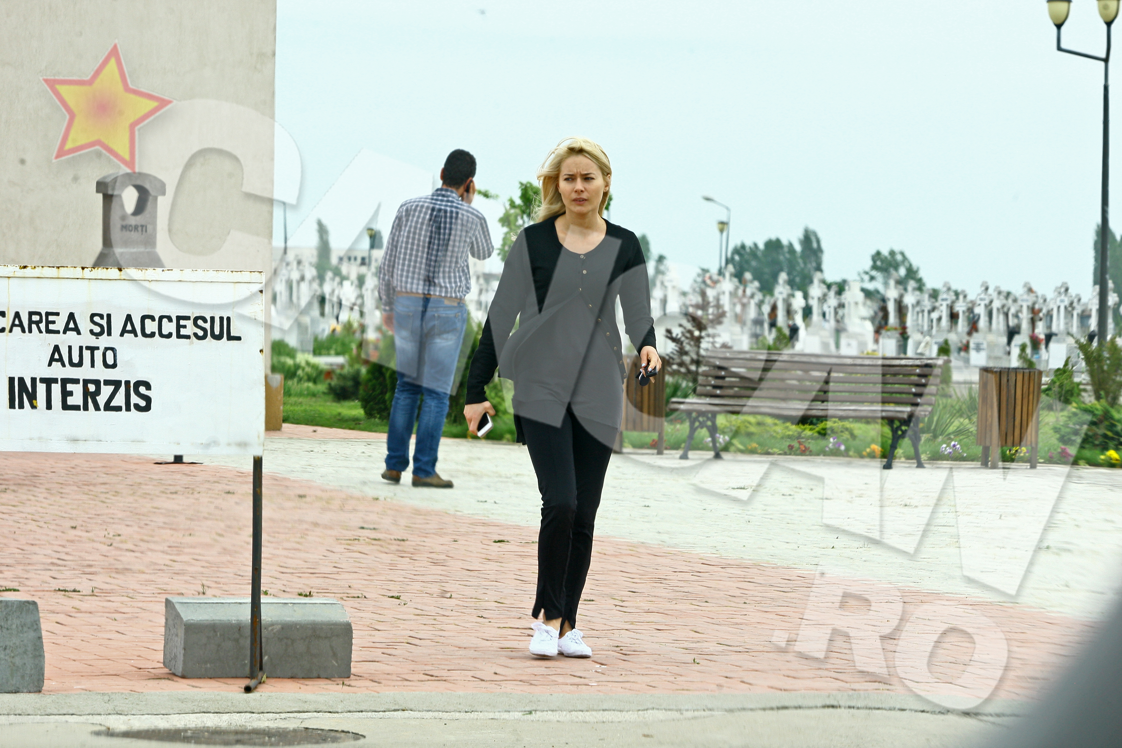 Laura Cosoi a ajutat la pregatirile pentru inmormantare