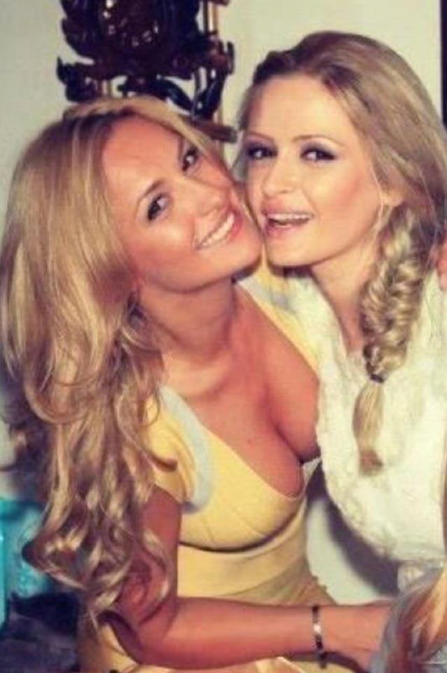 Alina Crisan si prietena ei Alina Lica