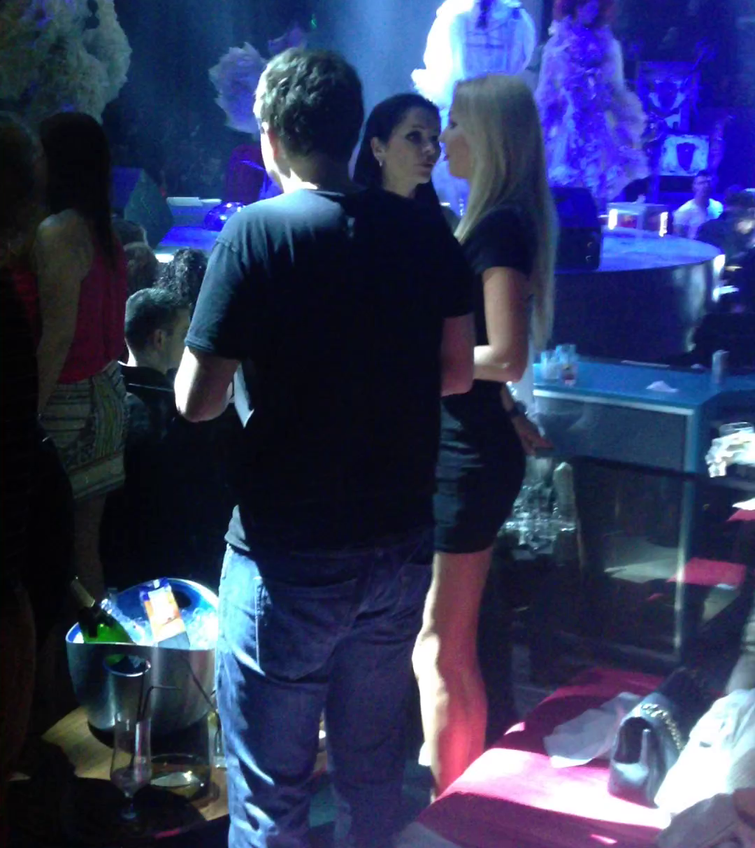 Brigitte si Cristina nu pareau prea puse pe distractie