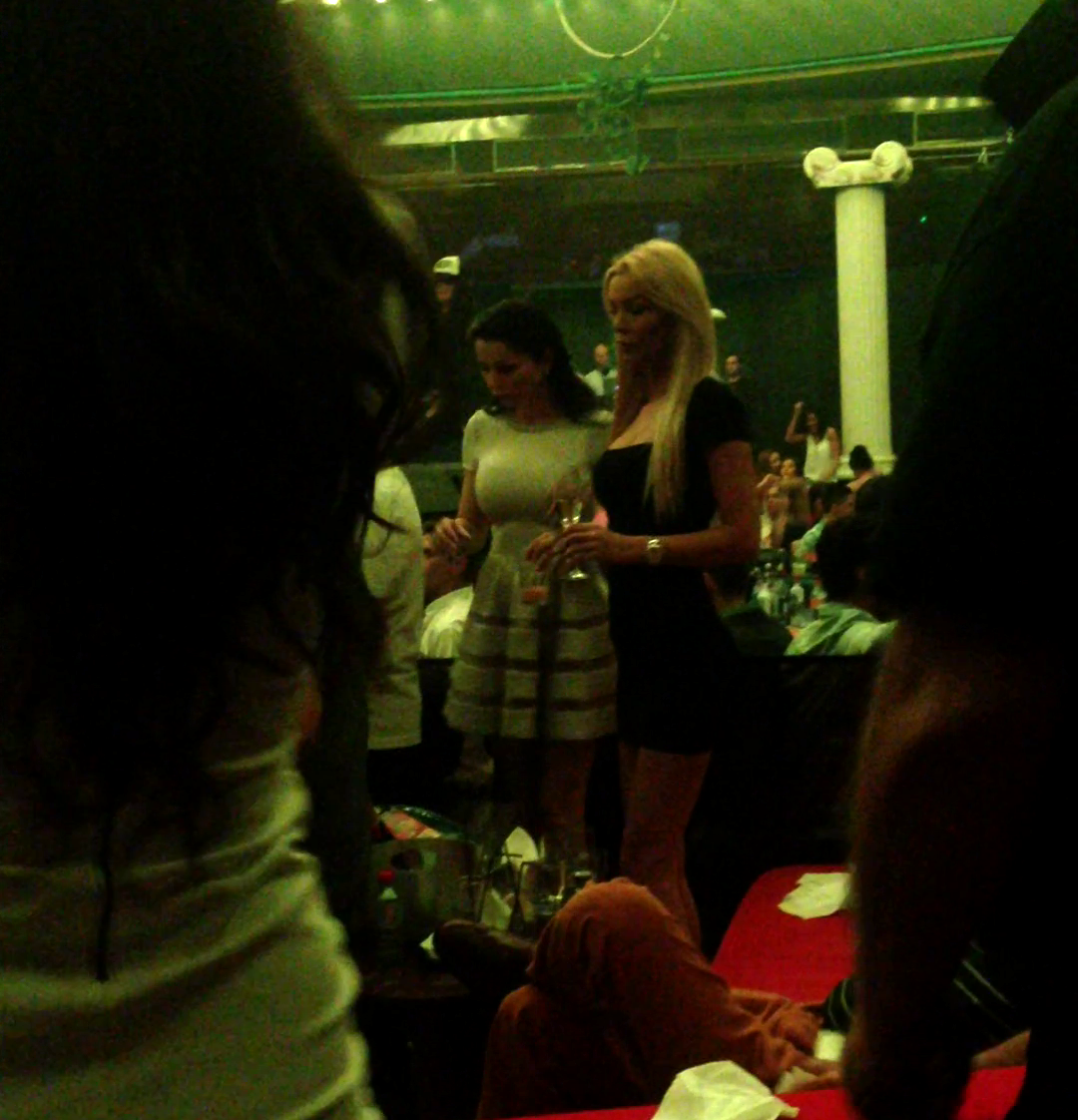 Ilie Nastase nu le-a insotit pe cele doua in club