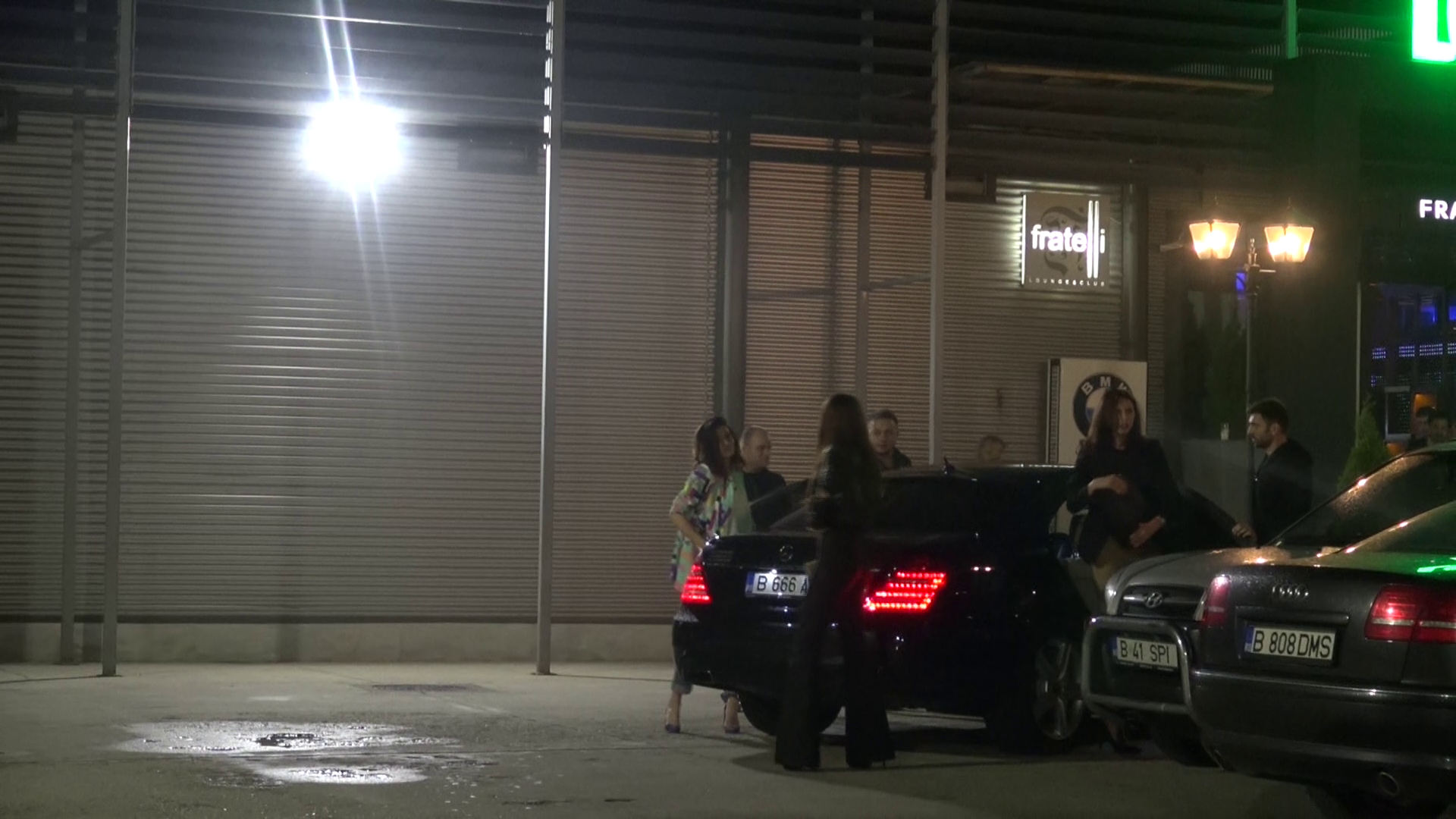 Claudia si Gabi au mers intr-un club din Capitala alaturi de Adrian Ropotan si Raluca Ogica