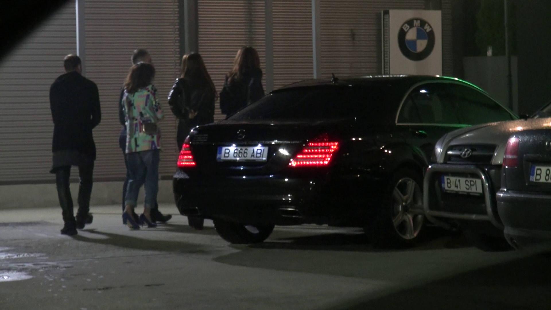 Claudia si Gabi au facut turul localurilor de fite din Capitala