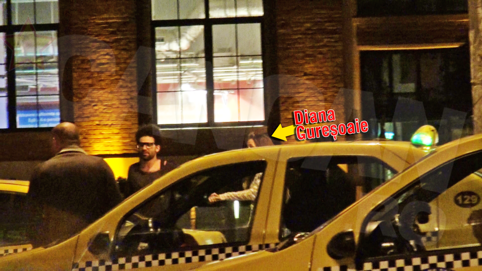 Diana da semne ca nu pare dispusa sa paraseasca localul