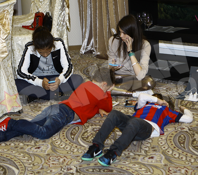 Copiii au incercat sa-si omoare plictiseala fiecare cum a crezut de cuviinta