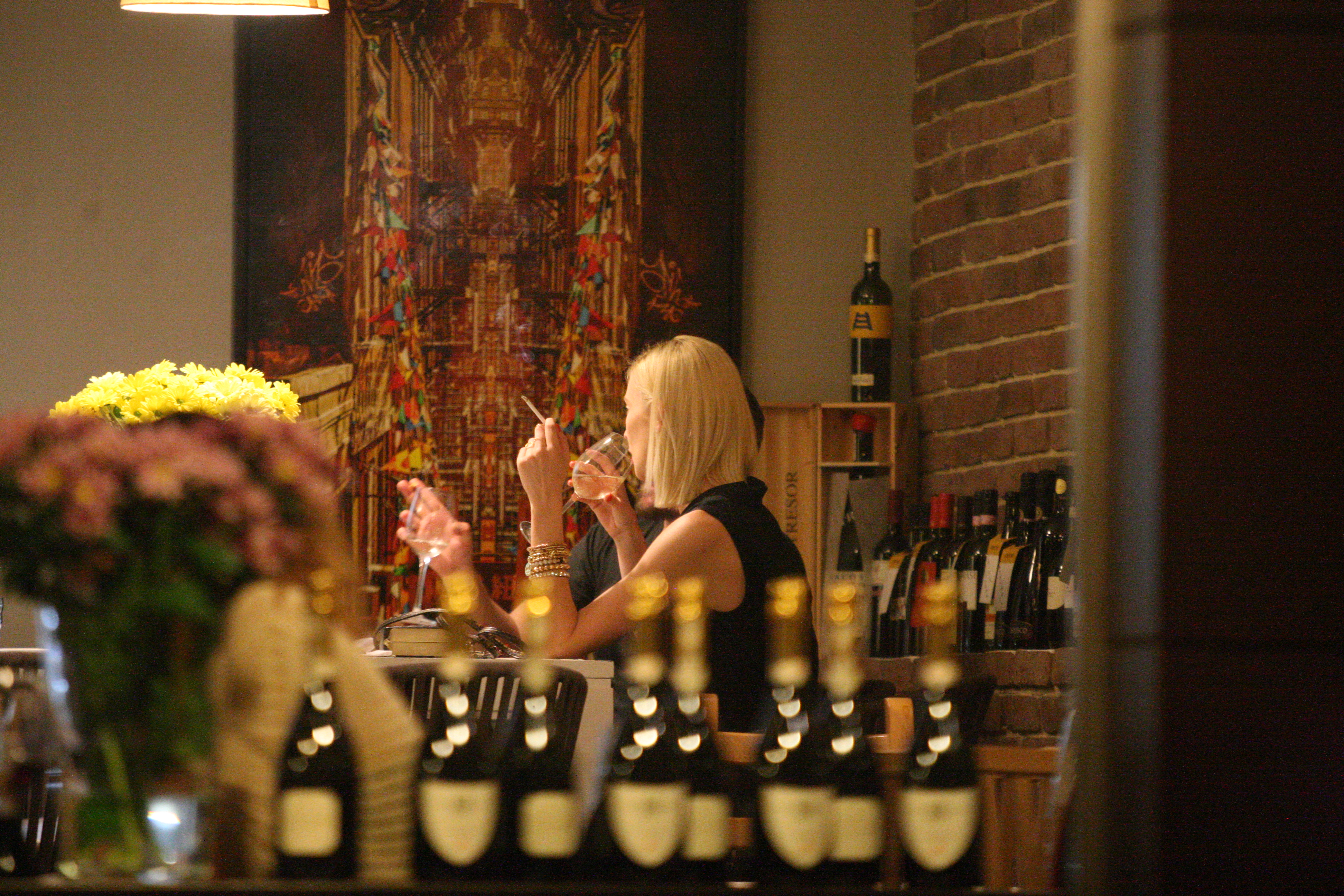 Seara a fost udata din plin cu vin