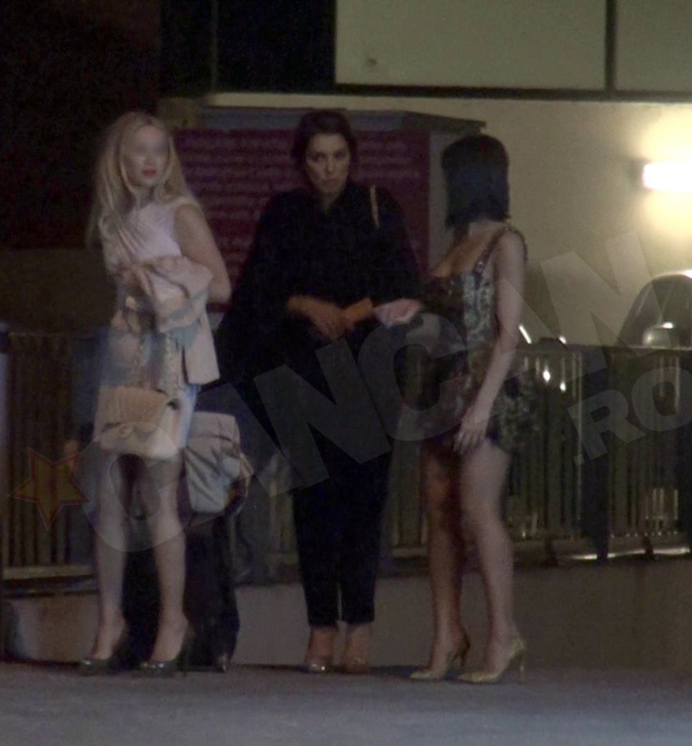 Cantareata si fiica ei seamana foarte bine