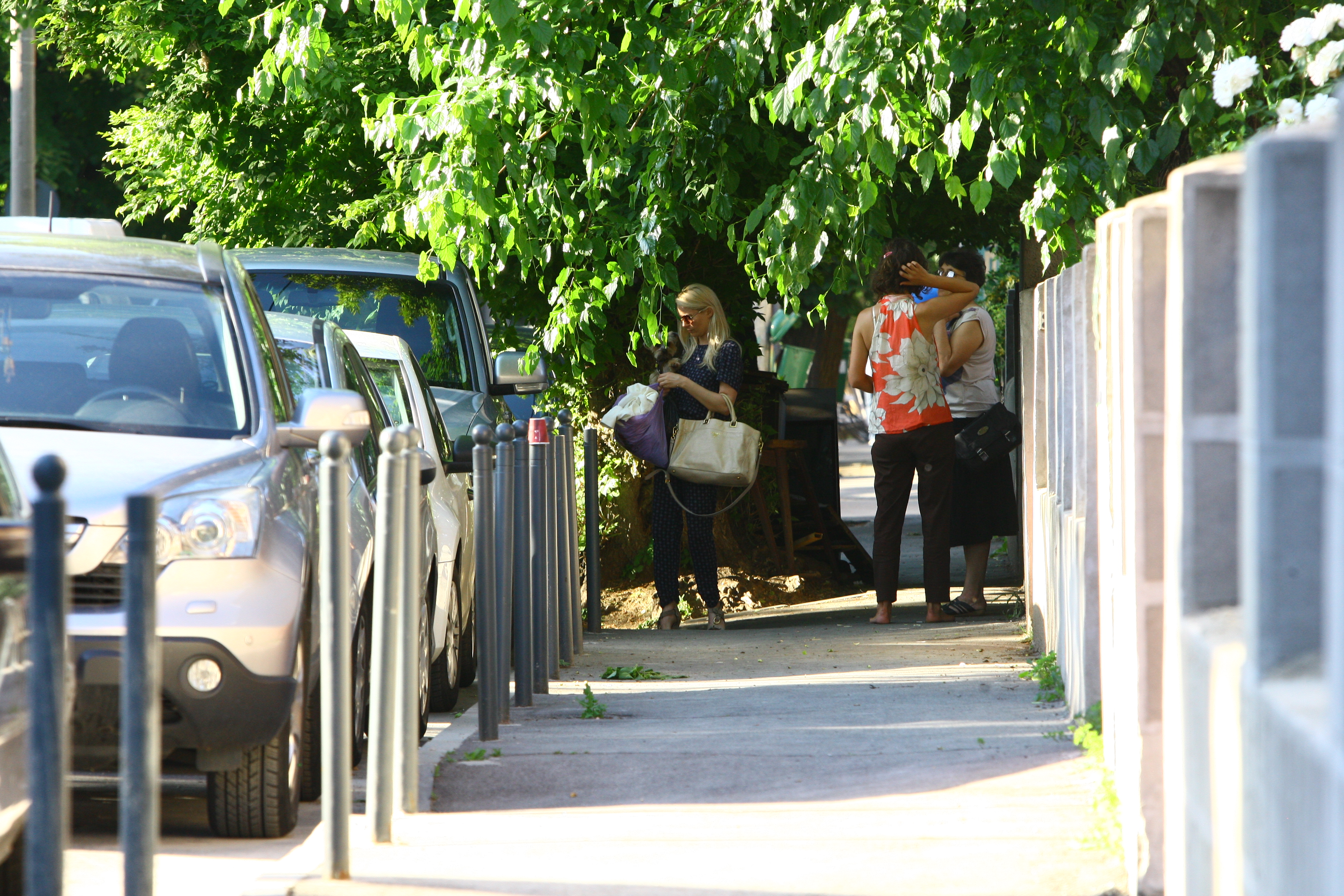 Laura are masina plina cu bagaje pentru ca este mai mereu pe drumuri
