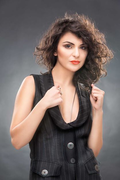 Dupa o pauza de cativa ani, Minola a revenit in muzica