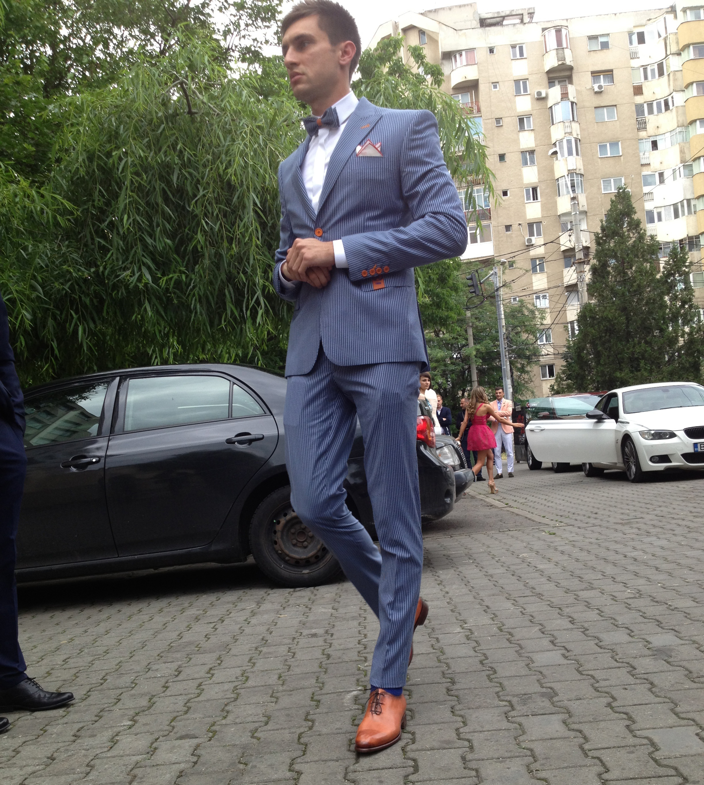 tatarusanu a ales un costum elegant, in dungi, la botezul fiului sau