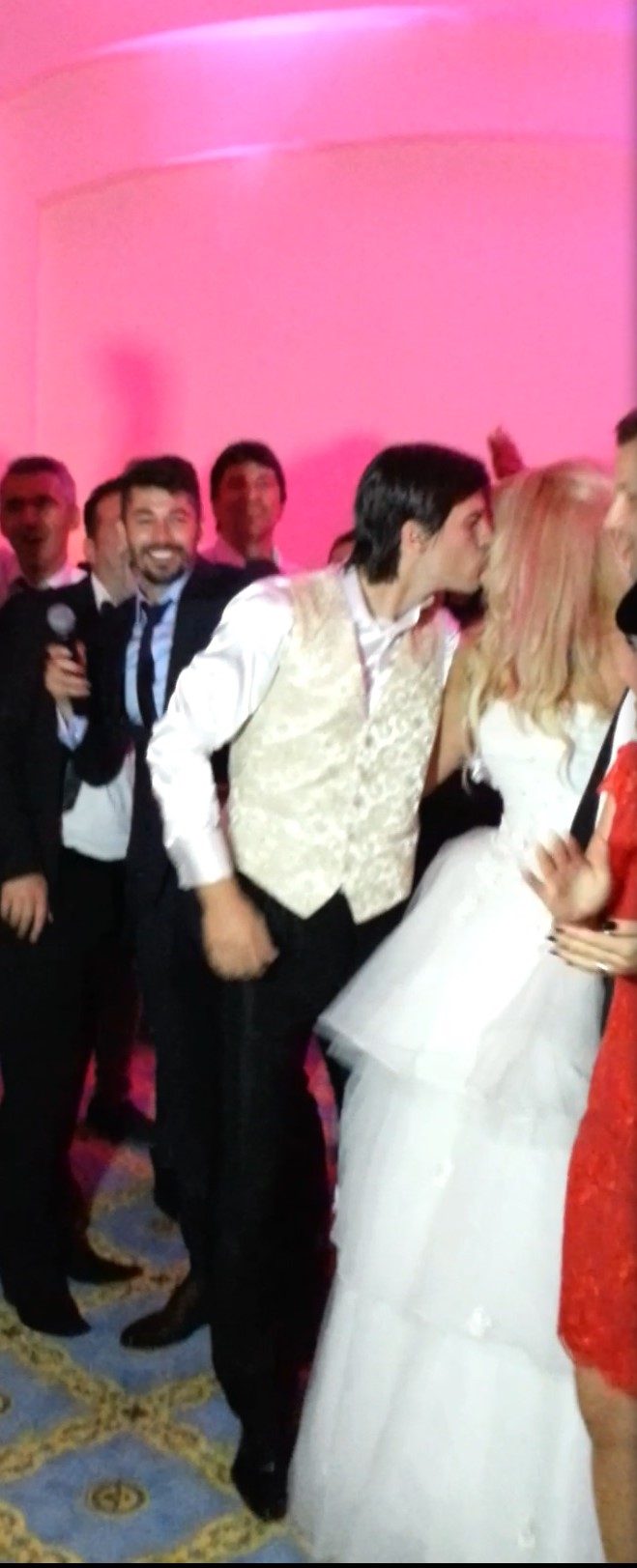 Cristi Sapunaru intr-un moment de tandrete alaturi de sotie sa Ana