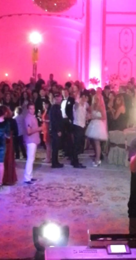 Fotbalistul a inceput sa scandeze la adresa Stelei, imediat dupa ce a venit tortul