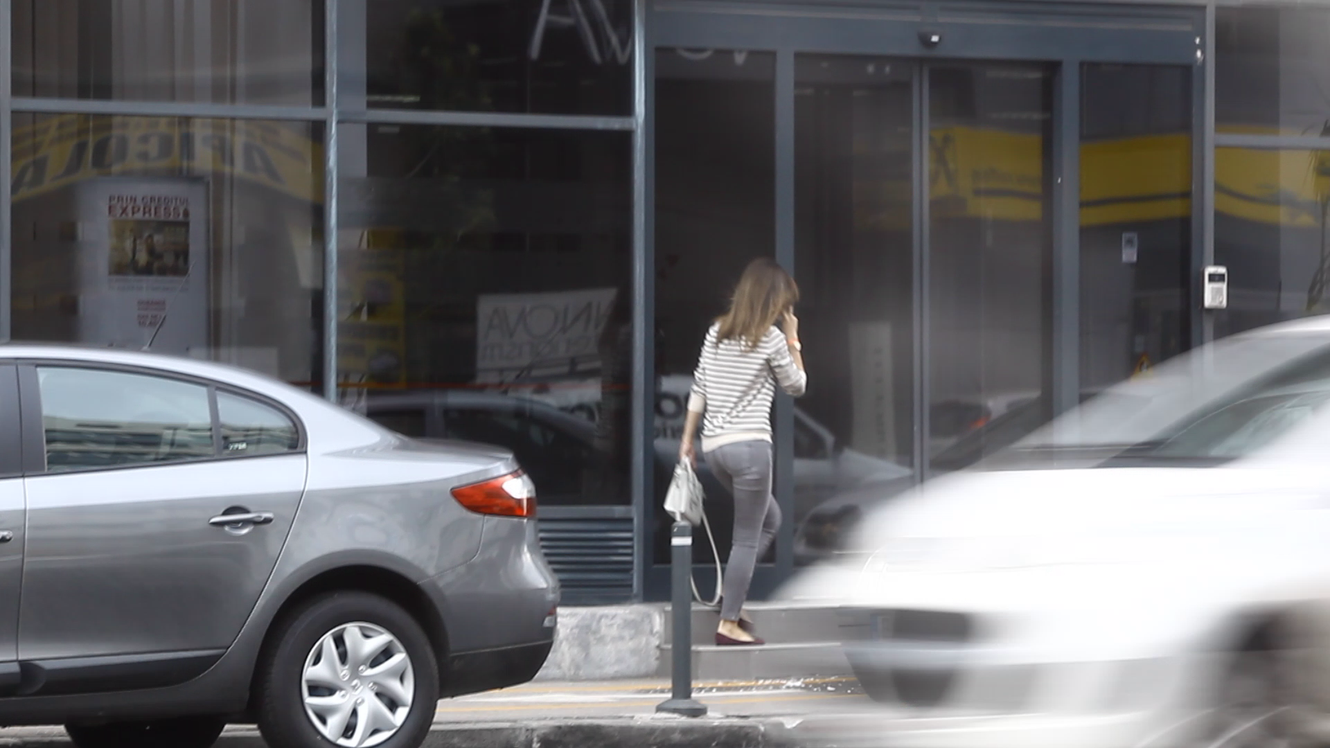 Maria a stat la banca mai bine de un sfert de ora