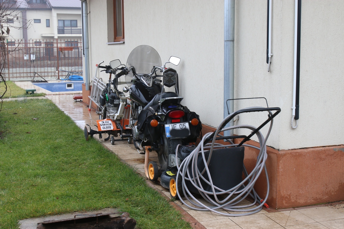 De curand a venit cineva sa se intereseze de motocicleta care a mai ramas in curte