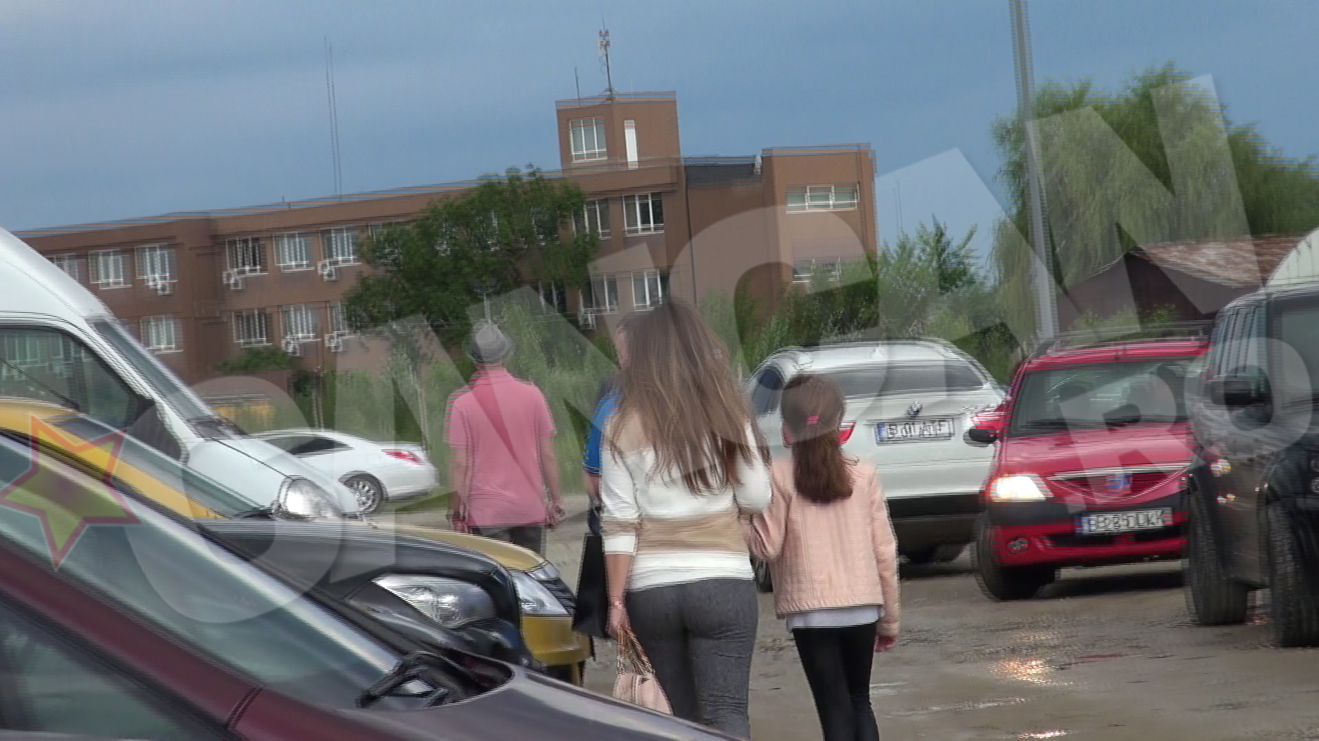 Dupa ce s-a dezlipit de fiul ei, Monica si-a luat mezina in primire