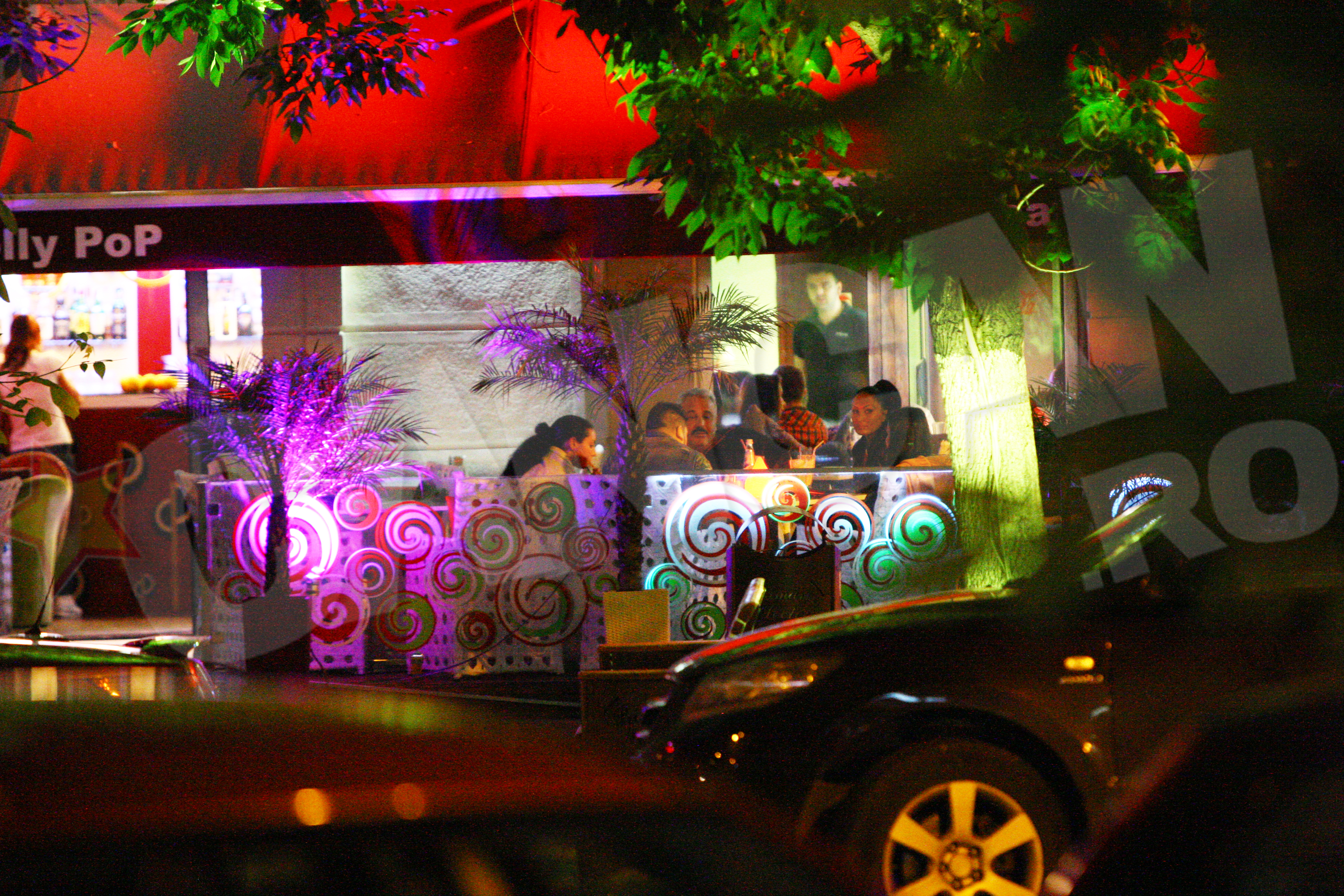 Se pare ca lui Sile Camataru i-a priit de minune seara linistita in compania prietenilor