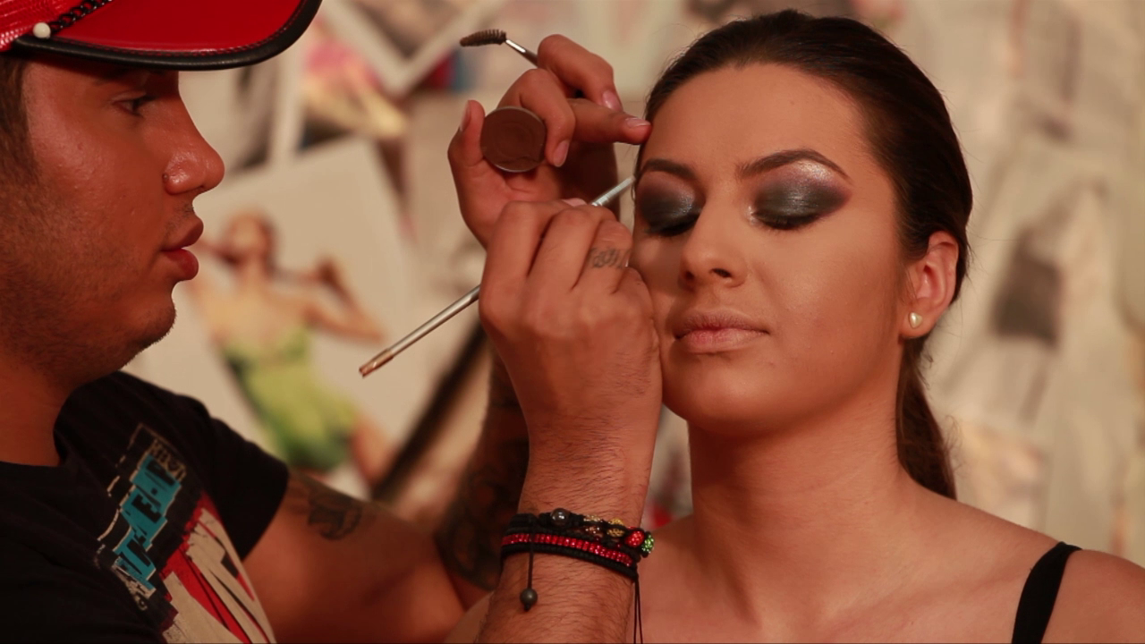 Pescariu a conturat ochii in nuante puternice