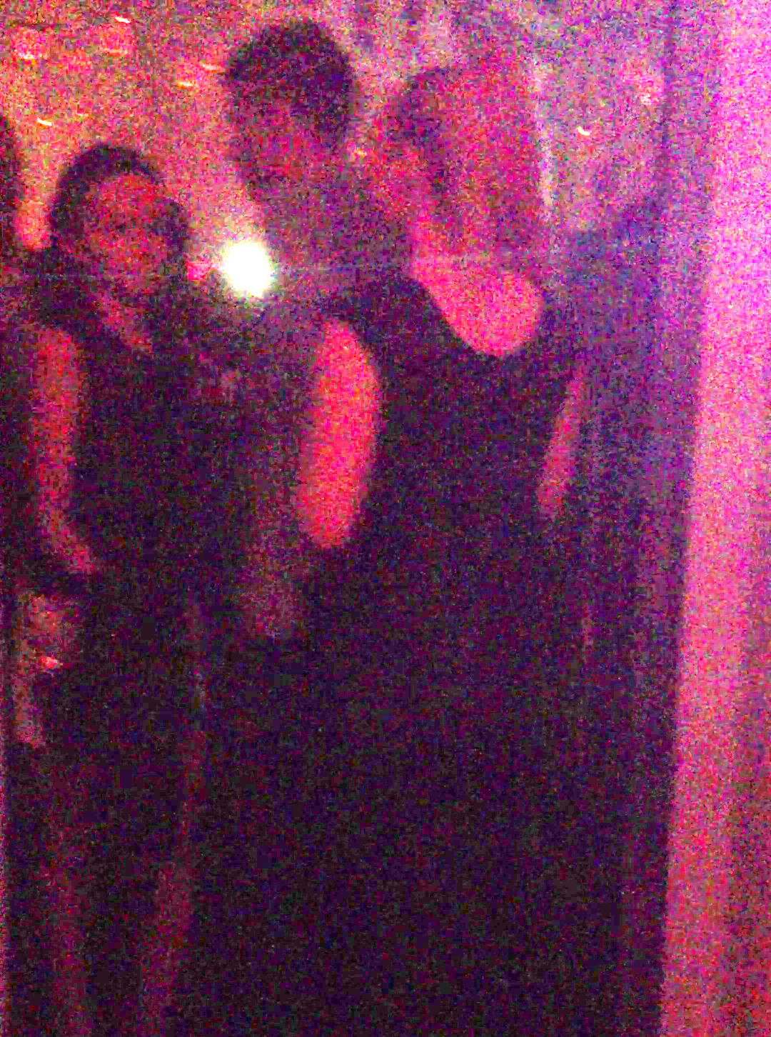 Cei doi nu par a fi la prima intalnire