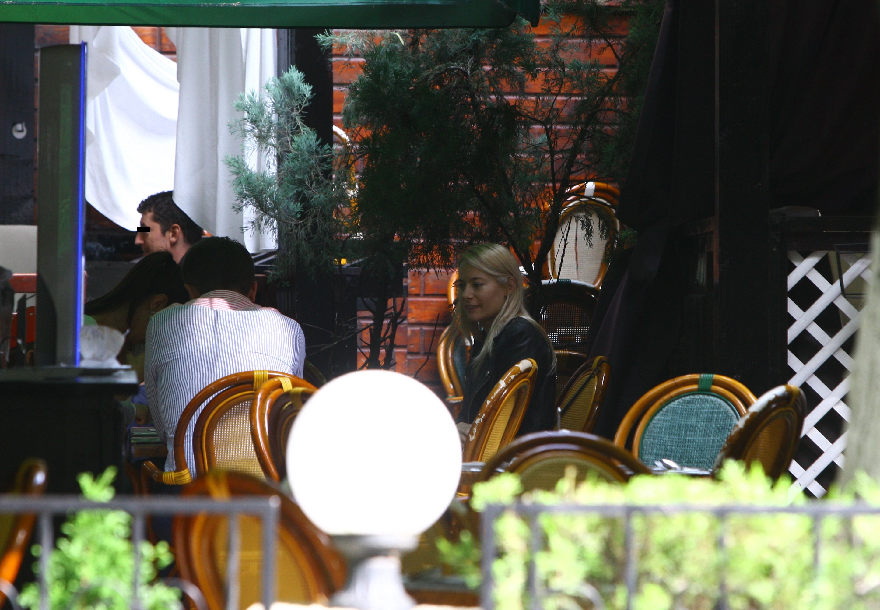 Laura si iubitul ei au iesit sa ia masa la un restaurant italienesc