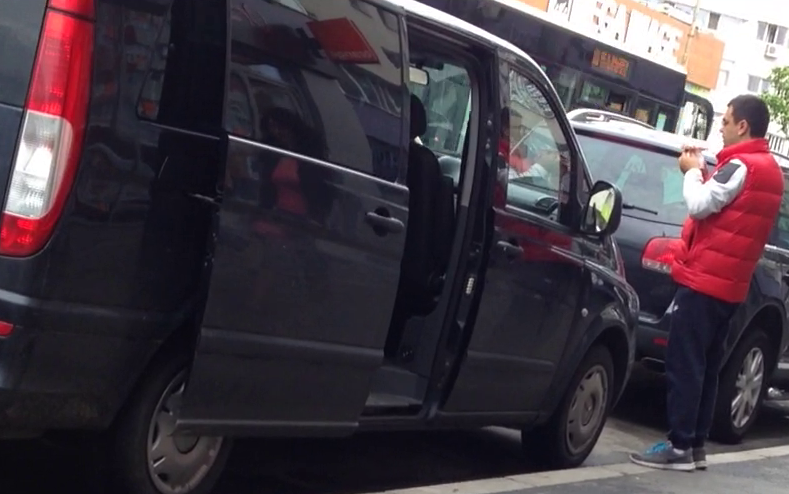 Infometat, artistul a dat gata in plina strada pizza cumparata